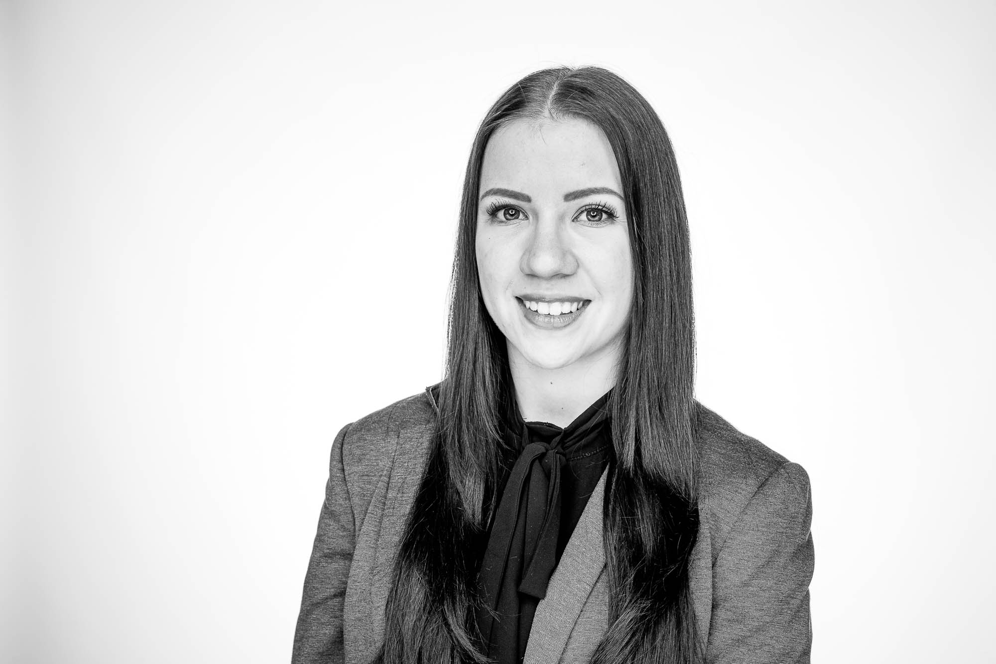 Export x3 Headshot  06348 Dez 01 2019 Headshots 2019  Miro Nicole Nadine